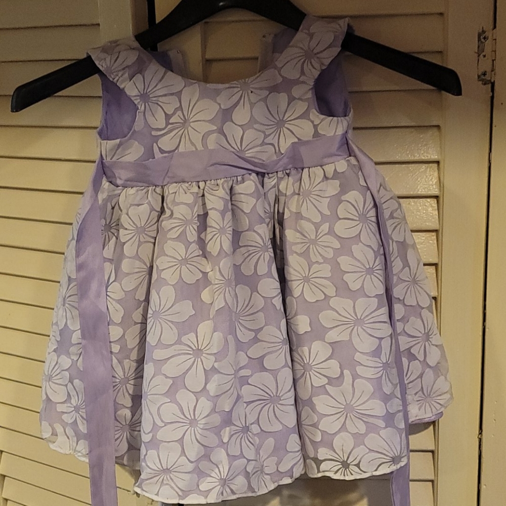 Beautiful lavender w white flower dress